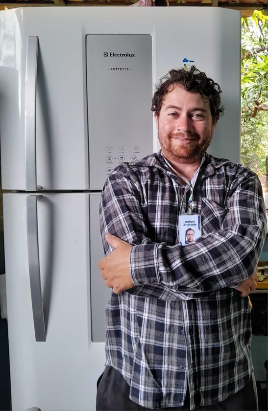 Técnico consertando geladeira em Eldorado